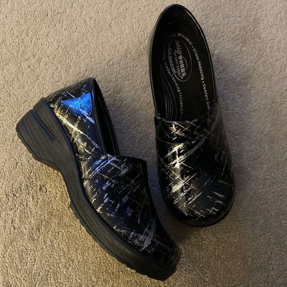 EASY WORKS BY EASY STREET‎ "LAURIE" WOMEN'S WORK CLOGS BLACK PATENT SIZE 9W